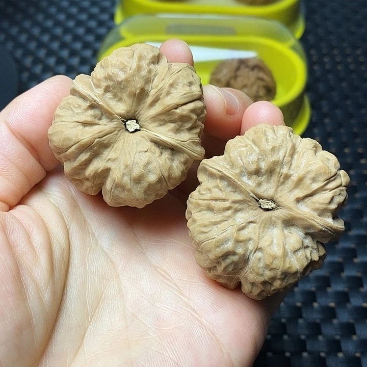 文玩核桃吊坠蛤蟆头