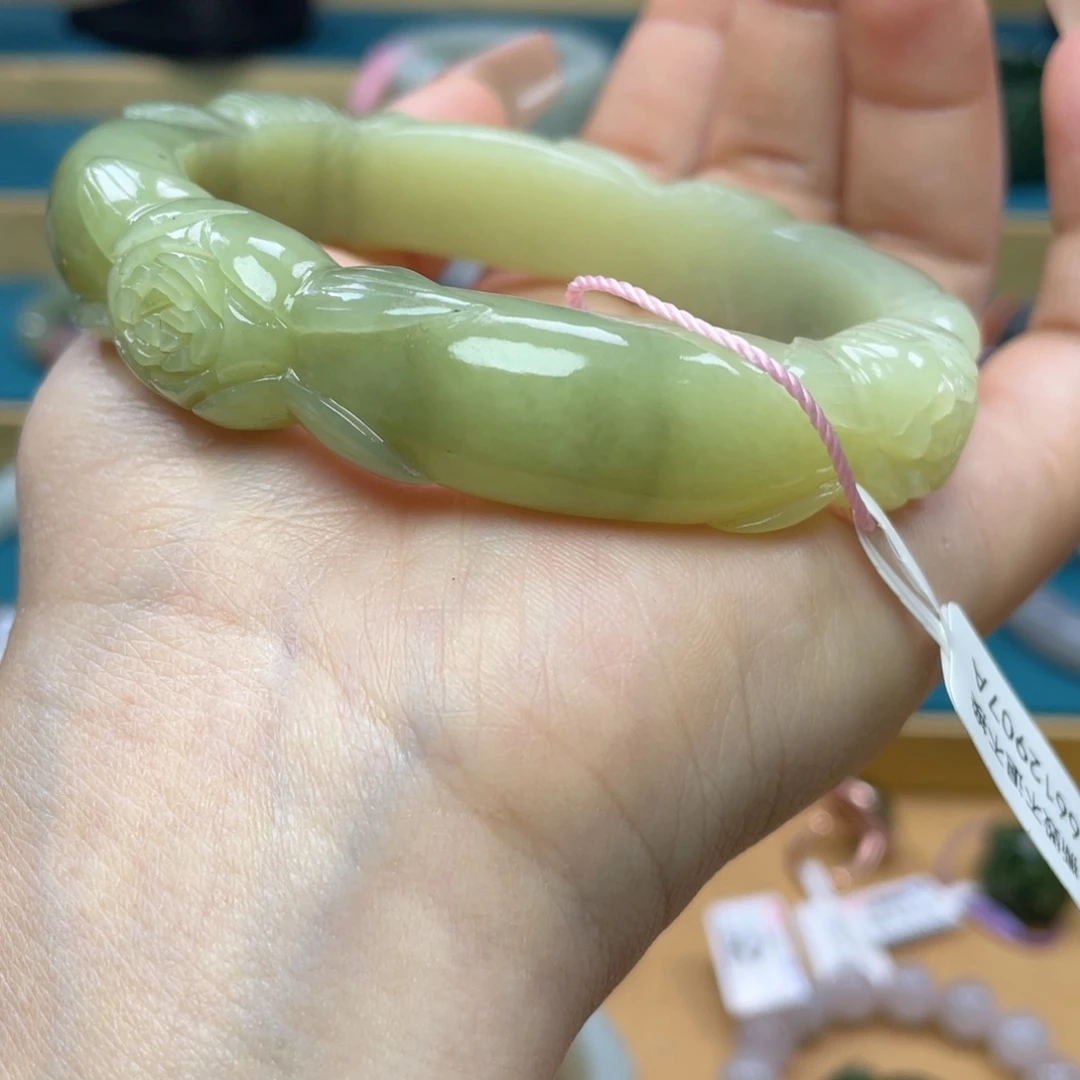 和田玉手镯63+圈口。编号16未镶嵌慧***音