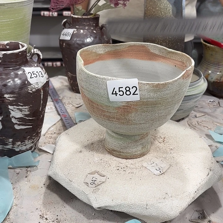 摆件高16，口17，有孔4582