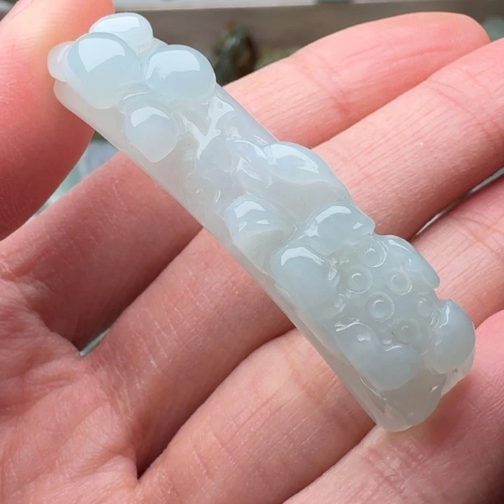 翡翠未镶嵌颈饰手牌