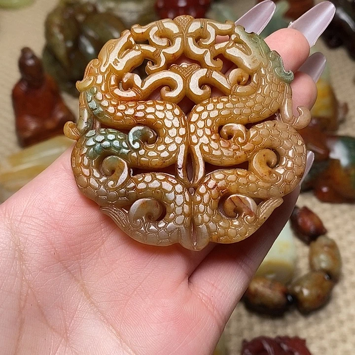 蛇纹石玉未镶嵌颈饰