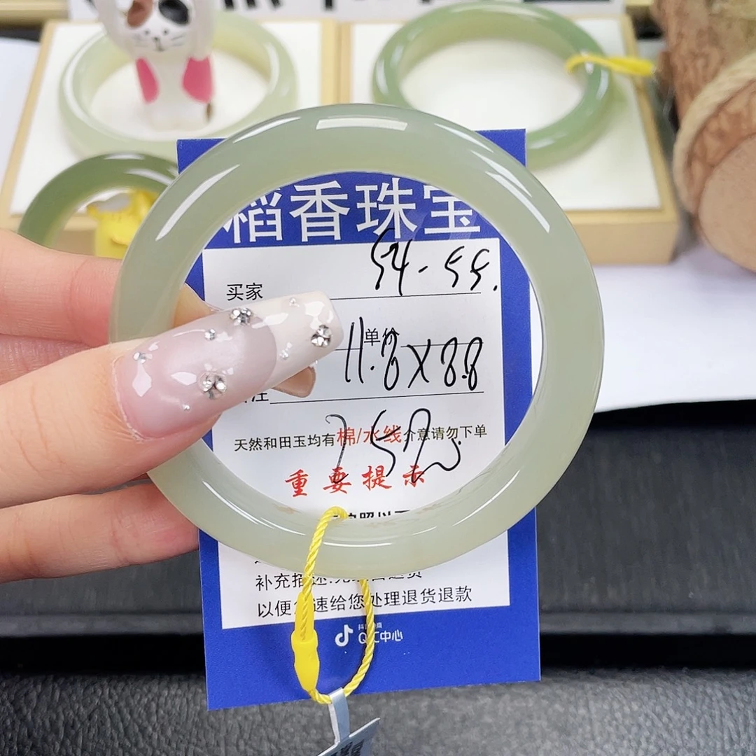 和田玉未镶嵌手镯