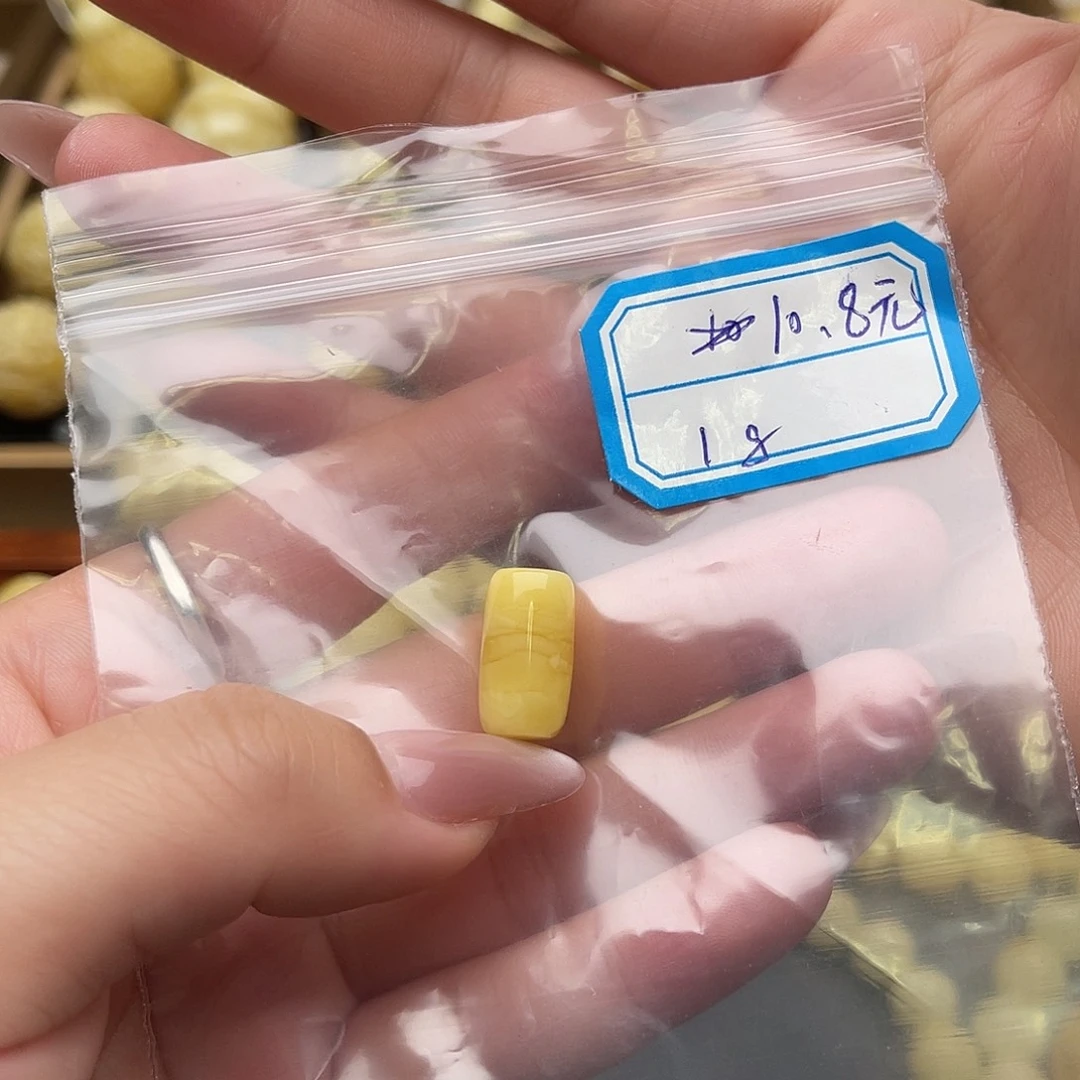 琥珀未镶嵌裸石蜜蜡微瑕同一天