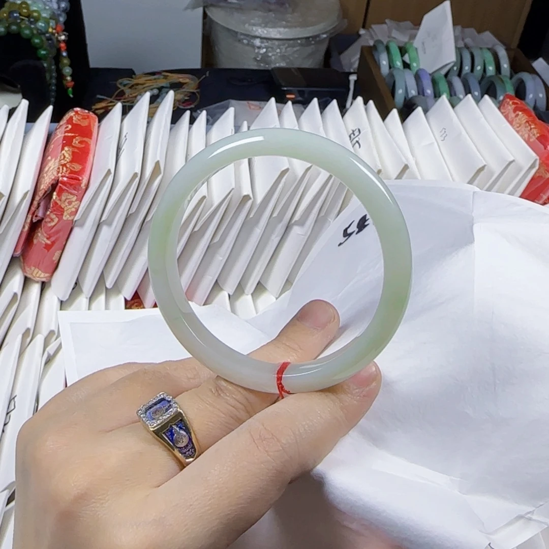 翡翠手镯未镶嵌完美细糯小胶手镯