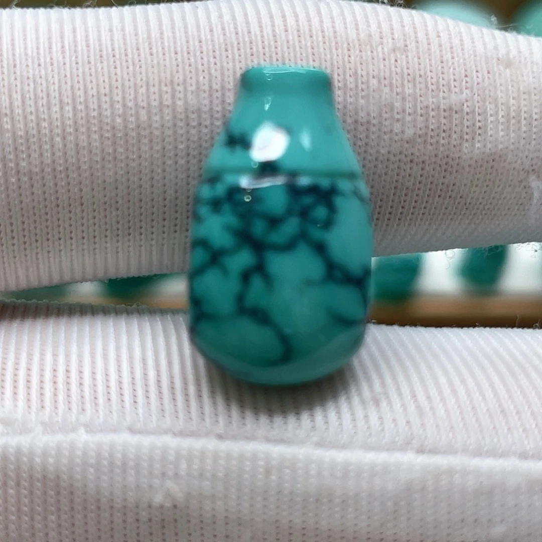 绿松石未镶嵌颈饰诺****床