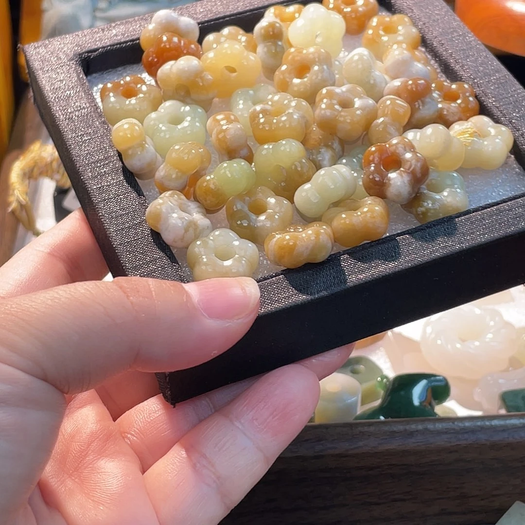 和田玉未镶嵌颈饰多样发1