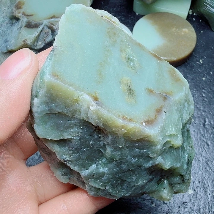 和田玉（糖玉）未镶嵌珠宝奇石