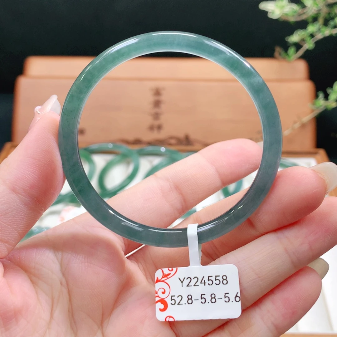 翡翠手镯未镶嵌天然