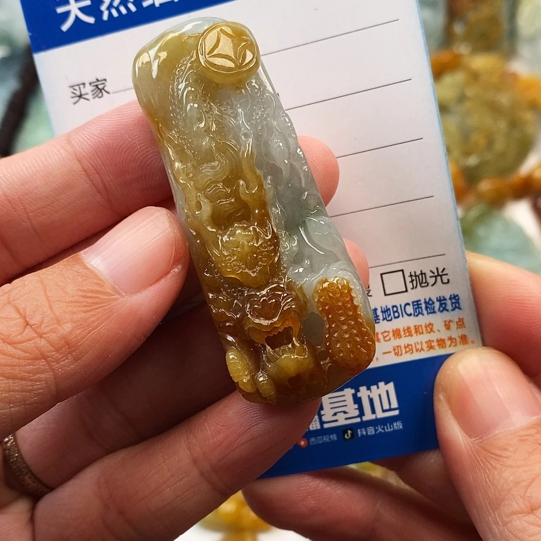 翡翠未镶嵌颈饰龙