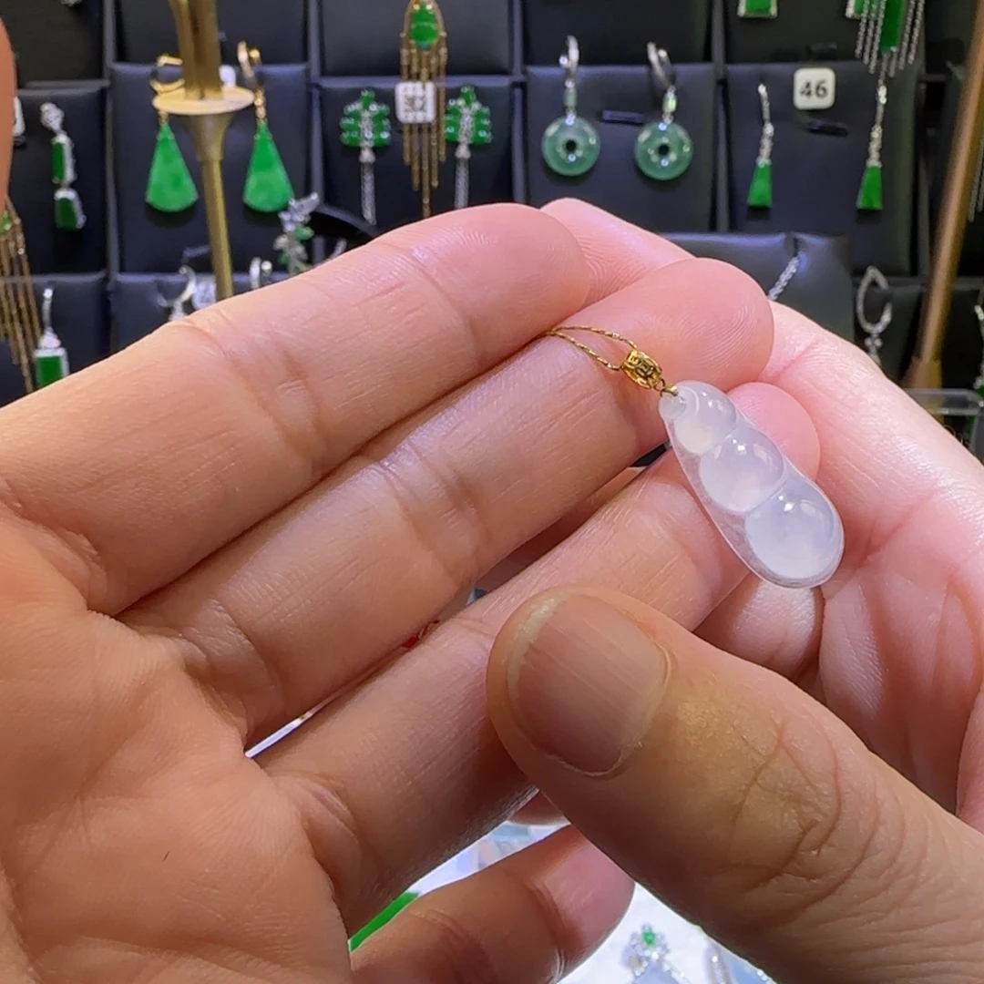 翡翠18K金镶嵌颈饰吊坠