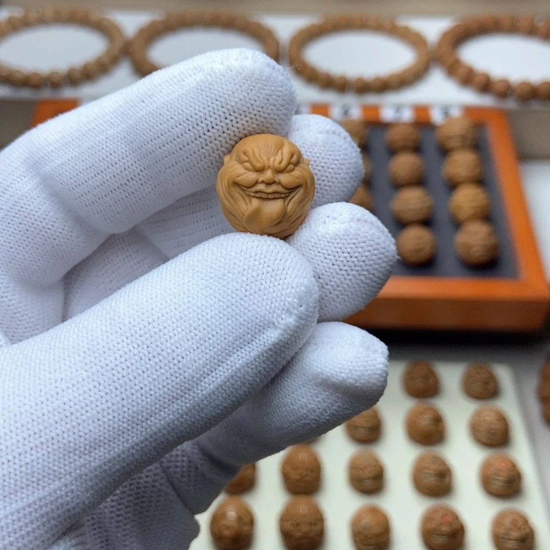 文玩核桃吊坠猴头核桃单颗雕刻舔僧