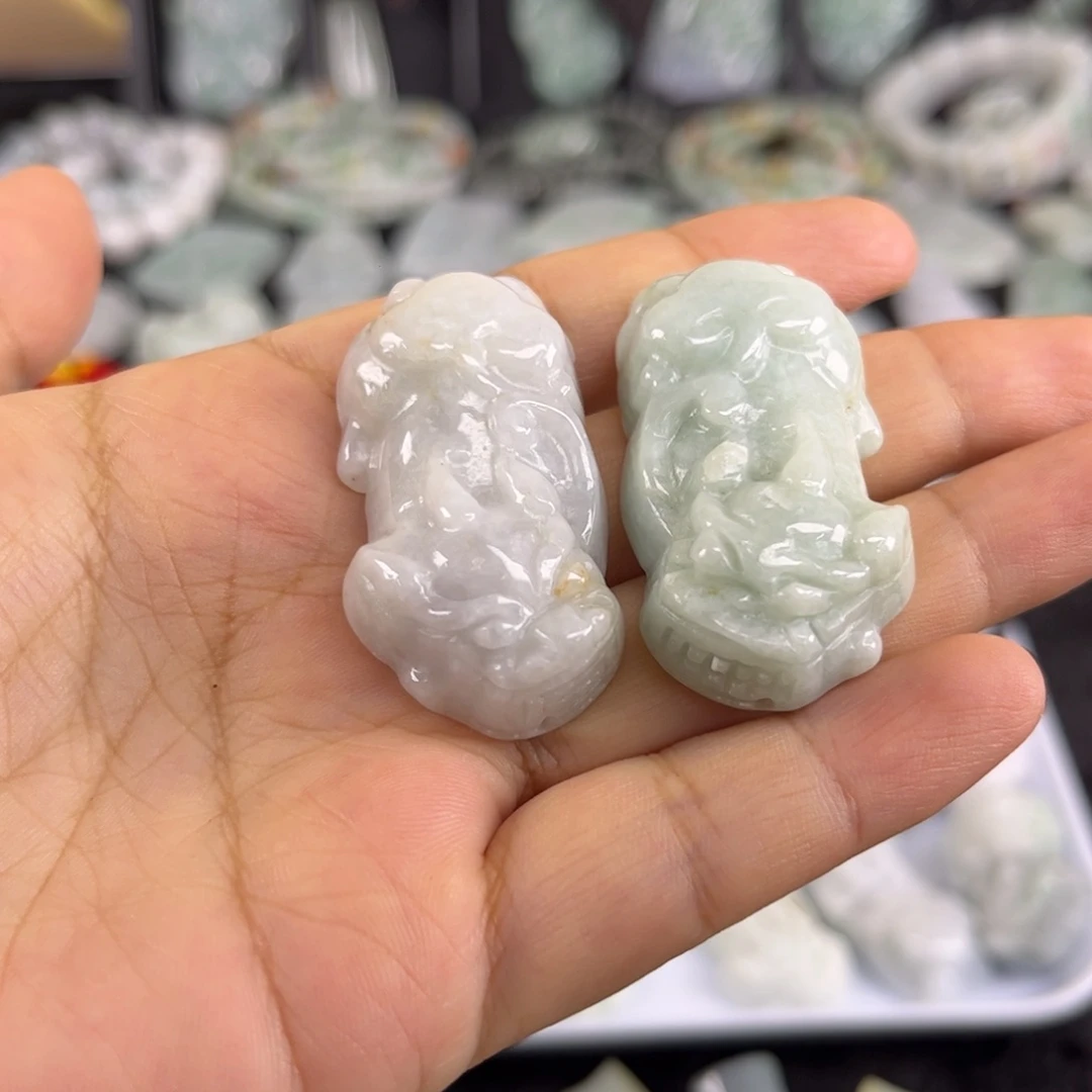 翡翠未镶嵌吊坠(不含链)瑕疵貔貅