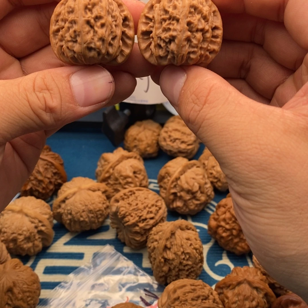 果***仔文玩核桃吊坠文玩核桃手把件白狮子