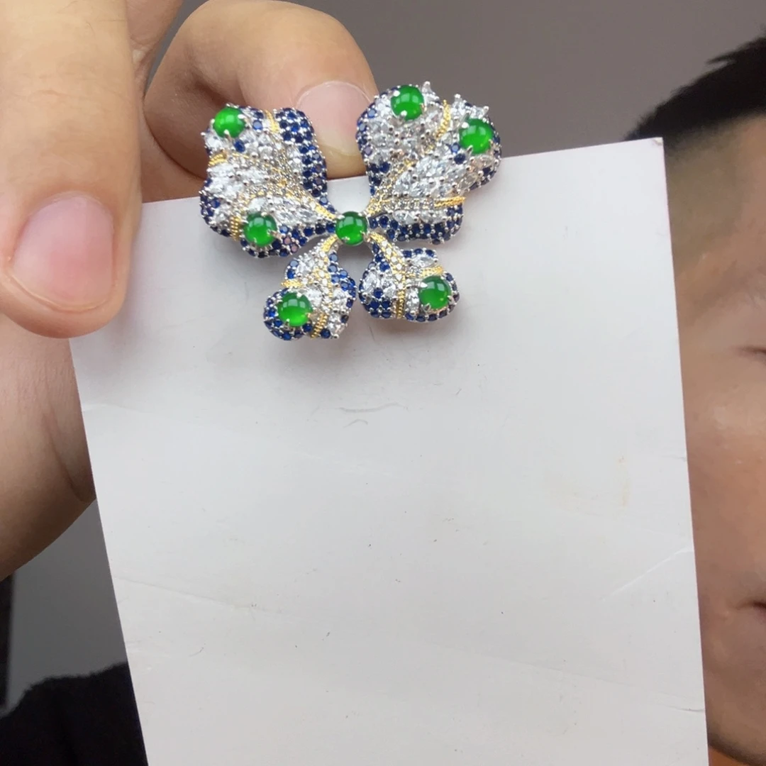 翡翠未镶嵌挂件一件