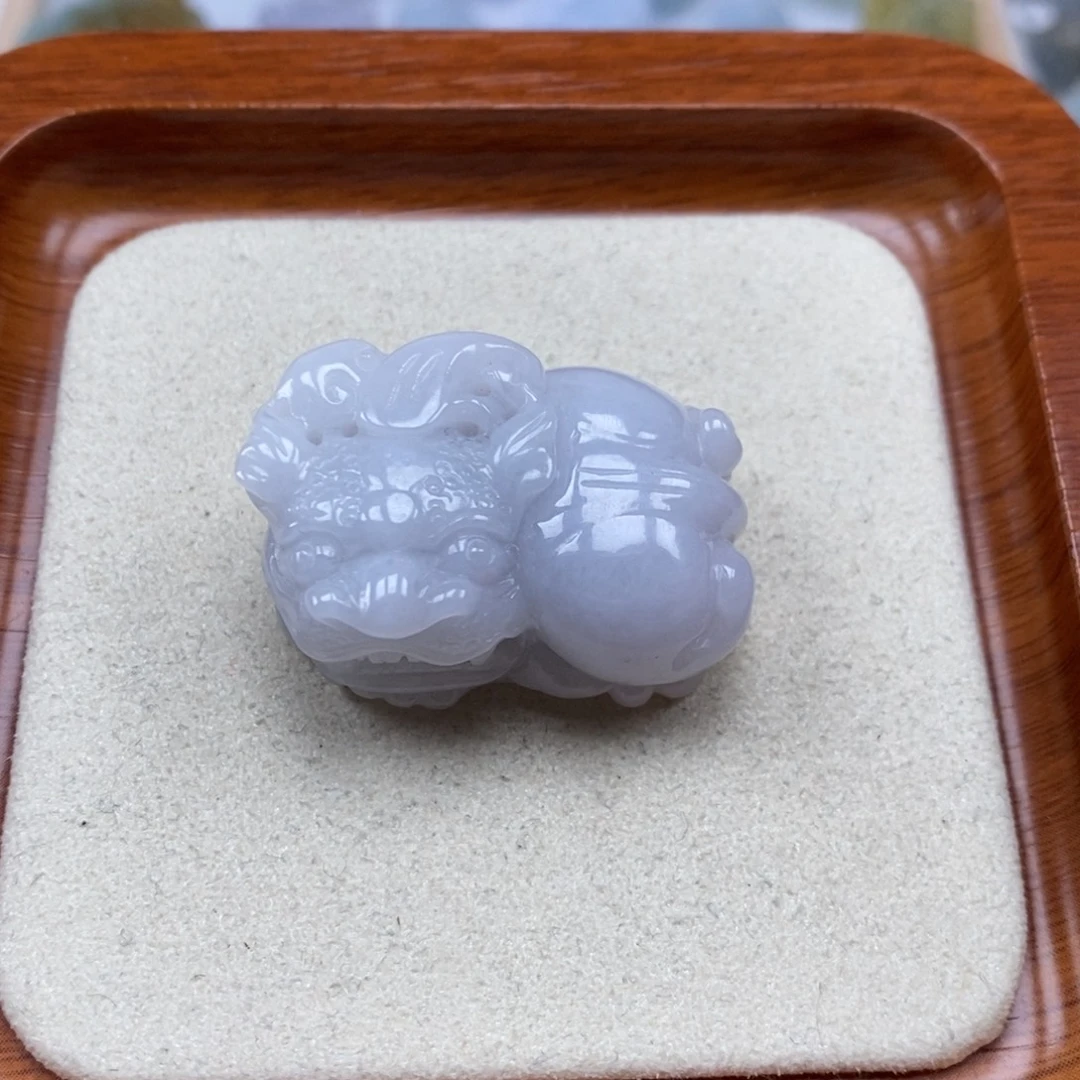 翡翠未镶嵌颈饰霸王貔貅