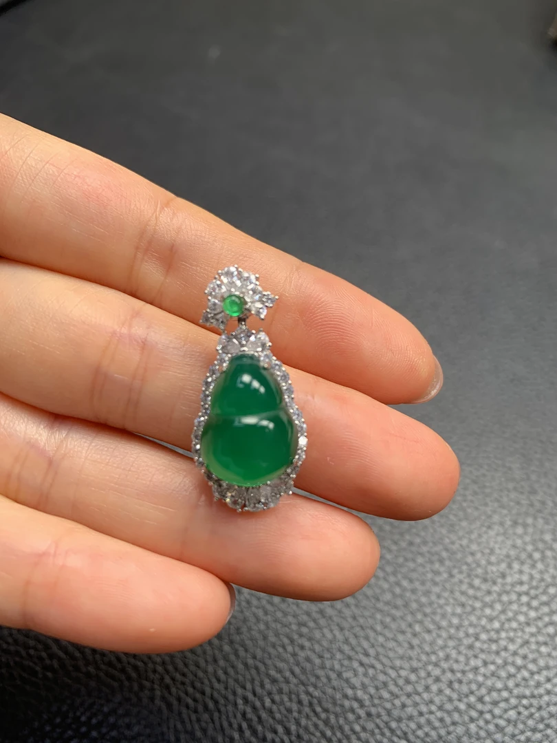 纯天然高端玉髓吊坠