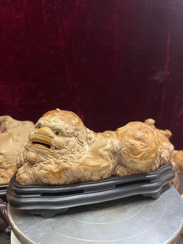 纯手工雕刻荔枝木狻猊香炉