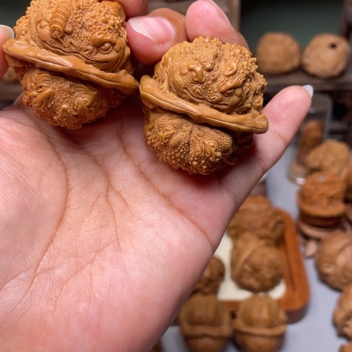 北****计蛤蟆头雕刻的金蟾