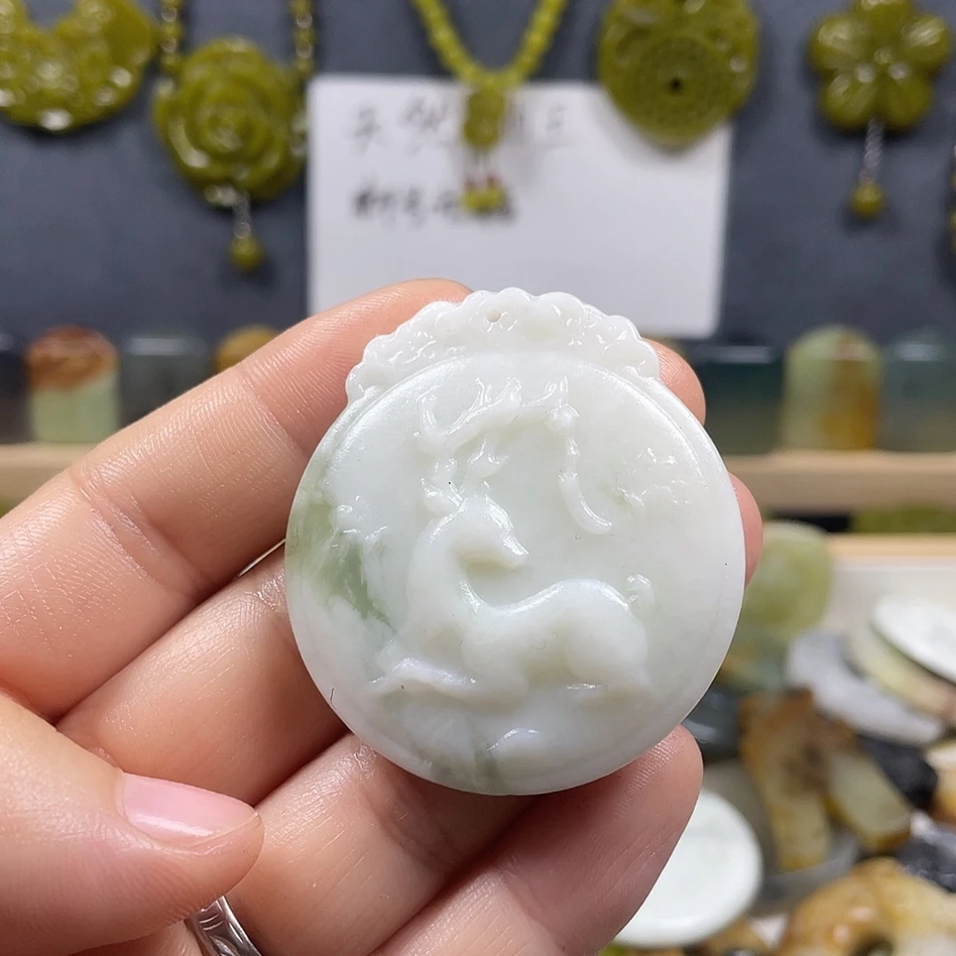 蛇纹石玉未镶嵌颈饰