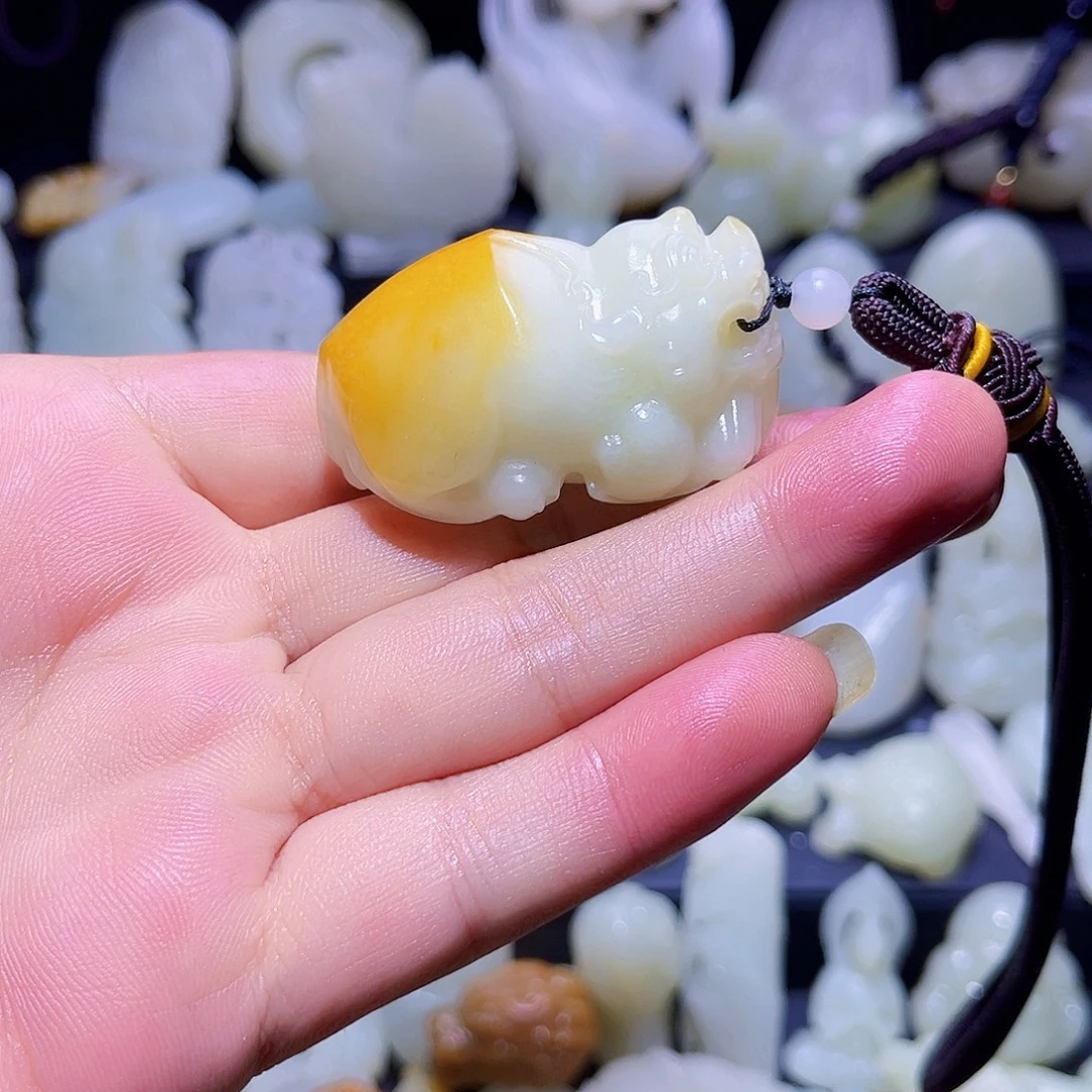 路***神和田玉未镶嵌挂件