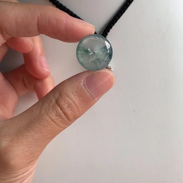 翡翠挂件未镶嵌….