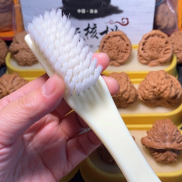 文玩核桃把件…*.刷子