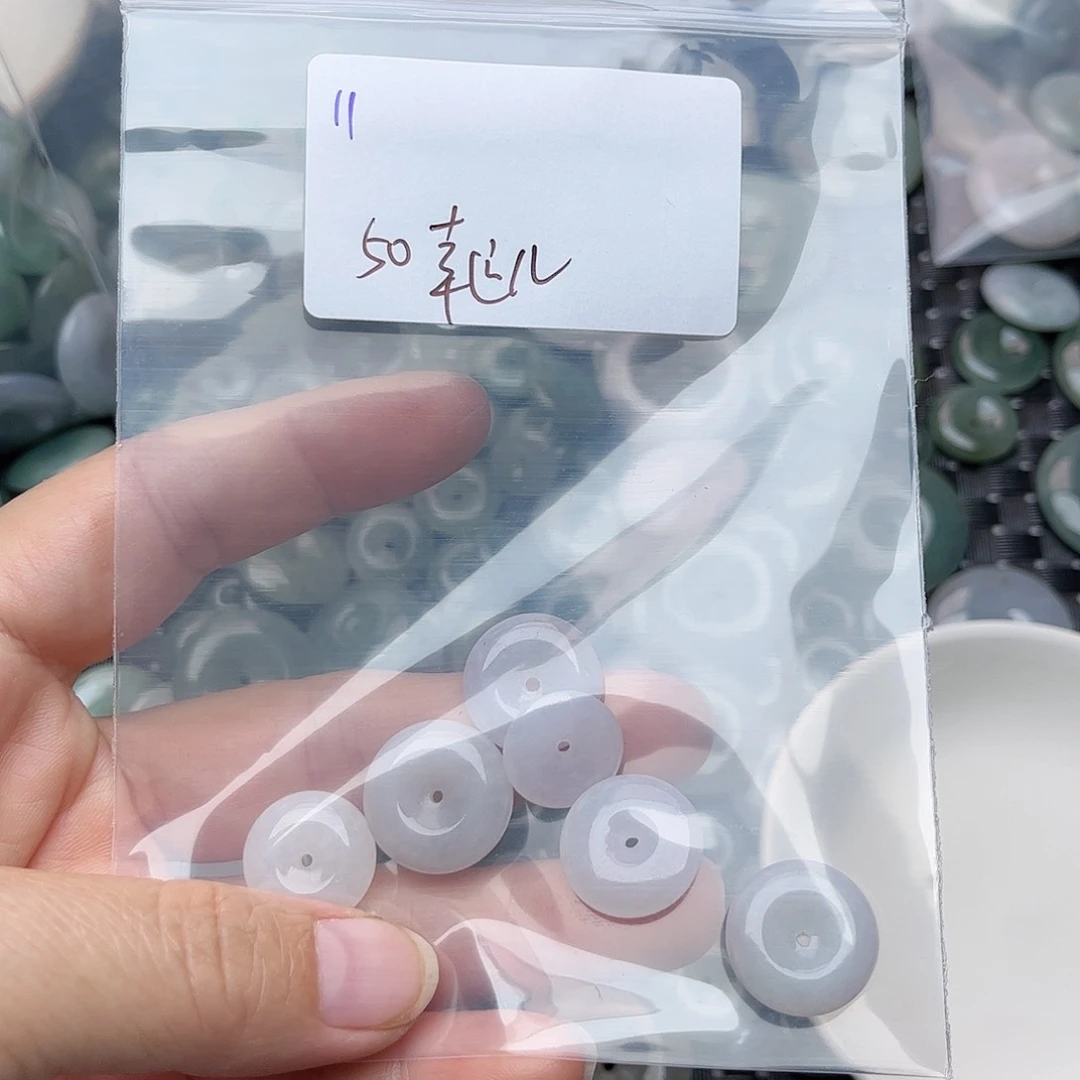 翡翠未镶嵌颈饰幸***?不