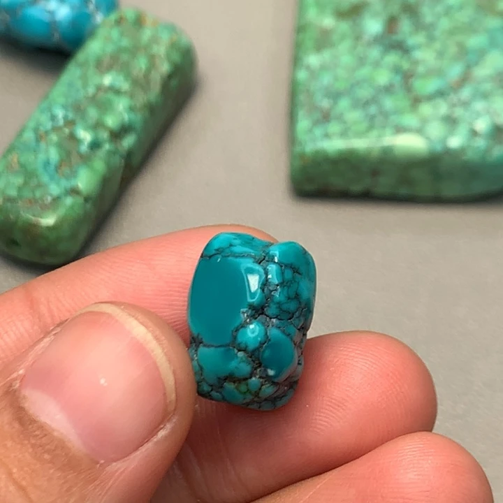 绿松石未镶嵌颈饰