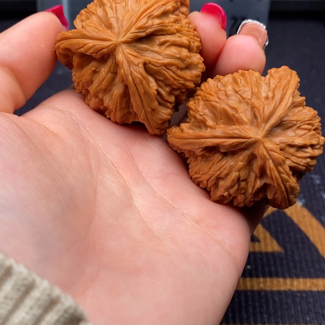 扬***文玩核桃把件白狮子