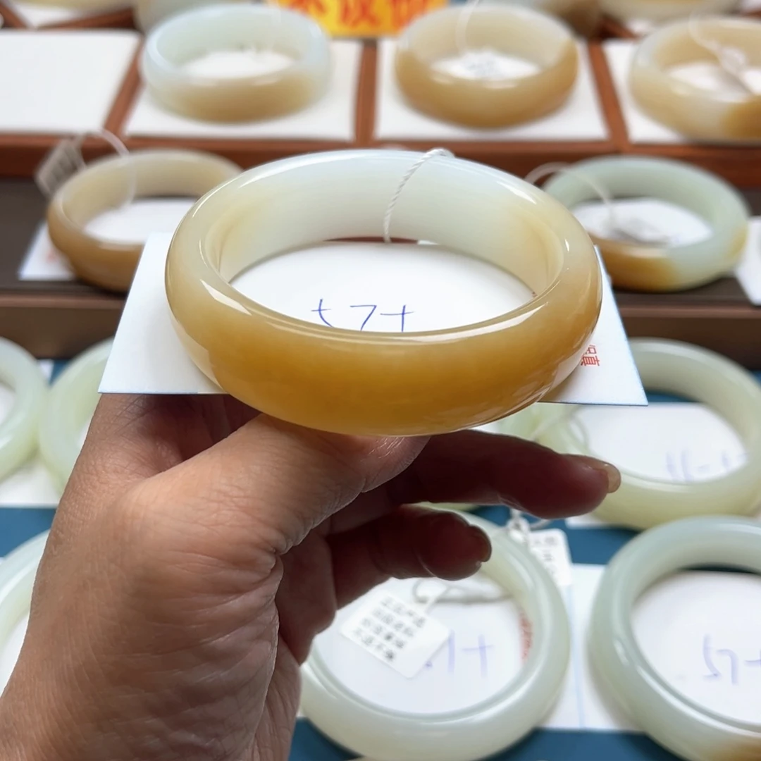 未镶嵌手镯和田玉