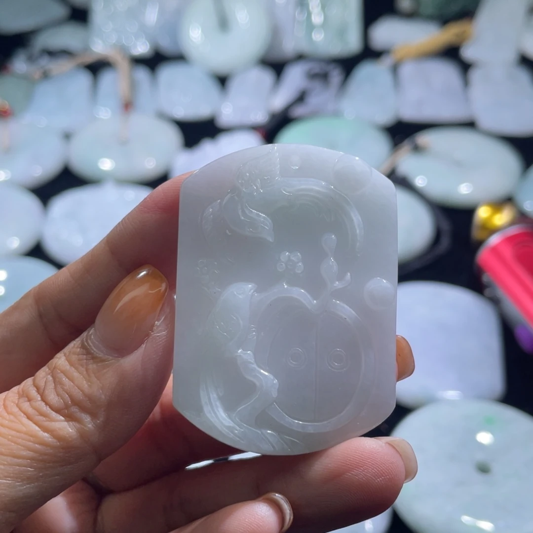 翡翠未镶嵌颈饰鸟语花香