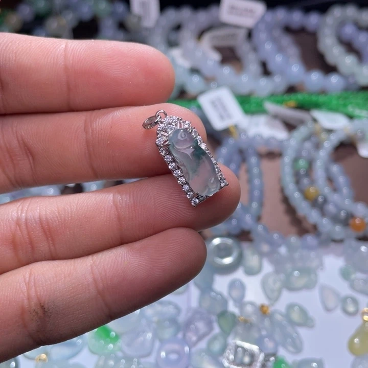 翡翠未镶嵌手链飘花海马