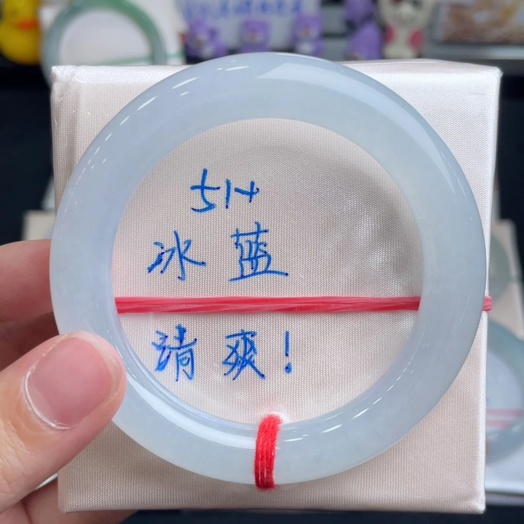 翡翠手镯未镶嵌翡翠