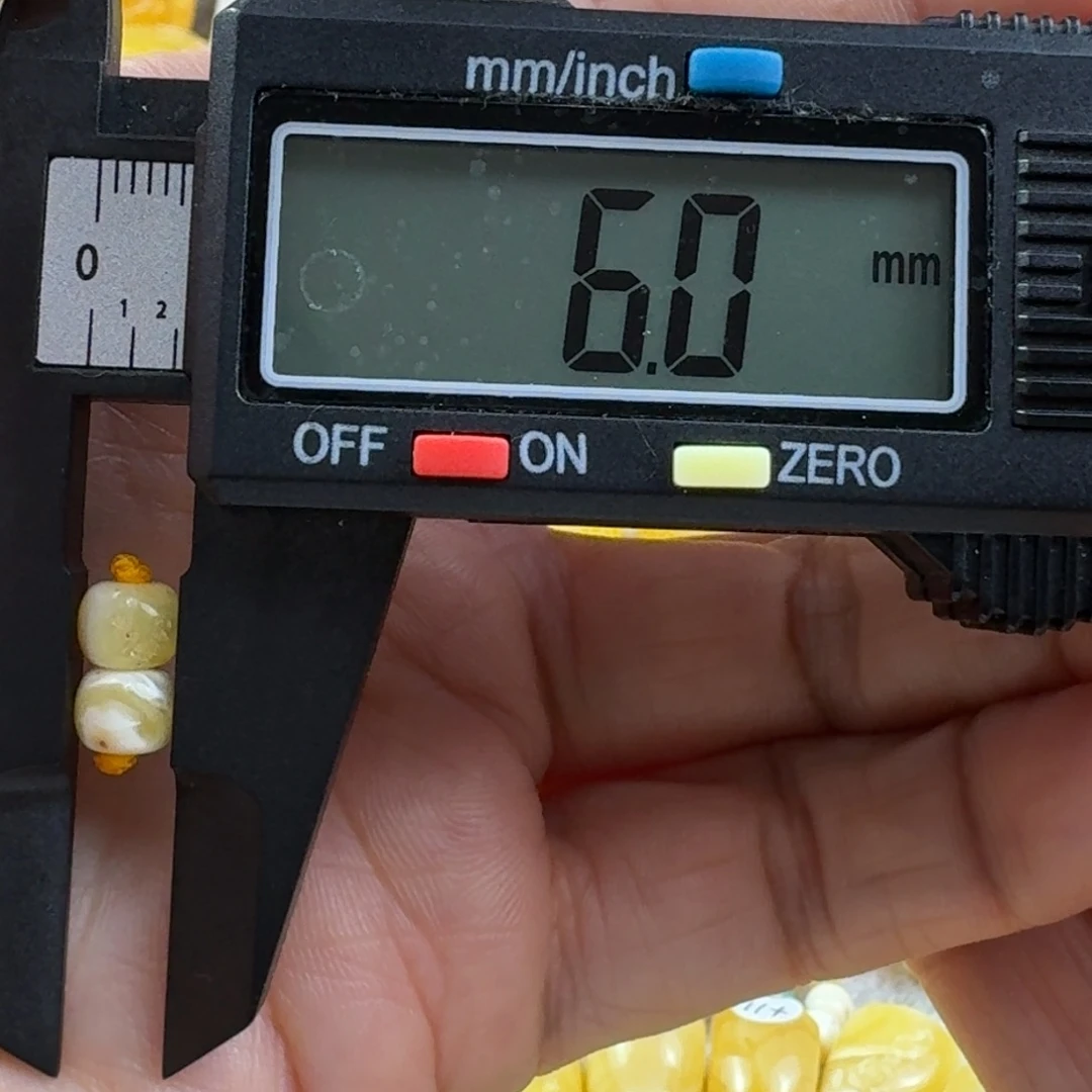 蜜蜡未镶嵌裸石52杂