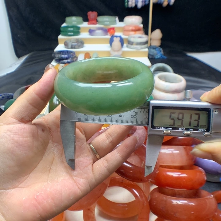 未镶嵌手镯石英质玉