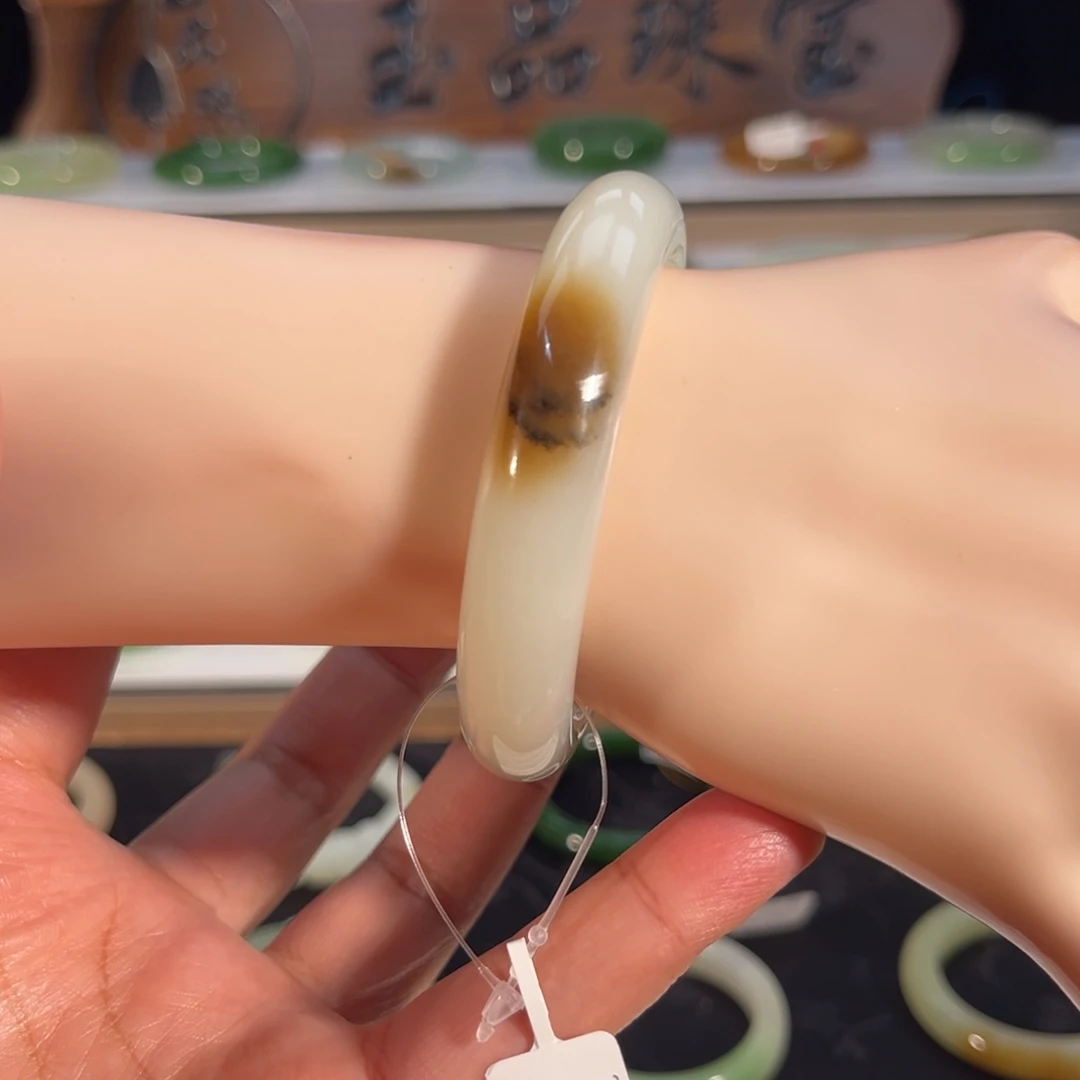 和田玉未镶嵌手镯糖青花