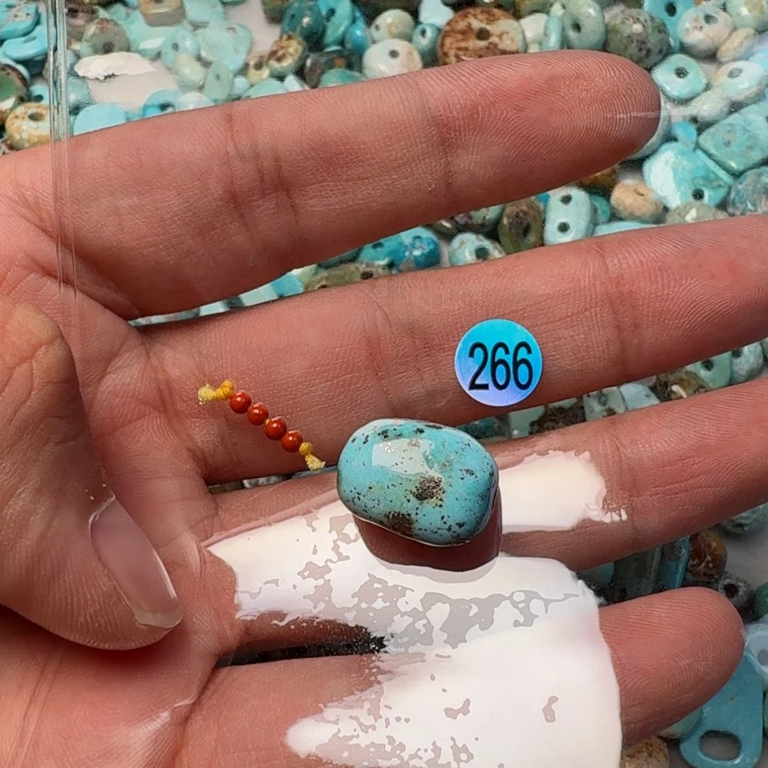 孔***行未镶嵌南红玛瑙珠宝奇石