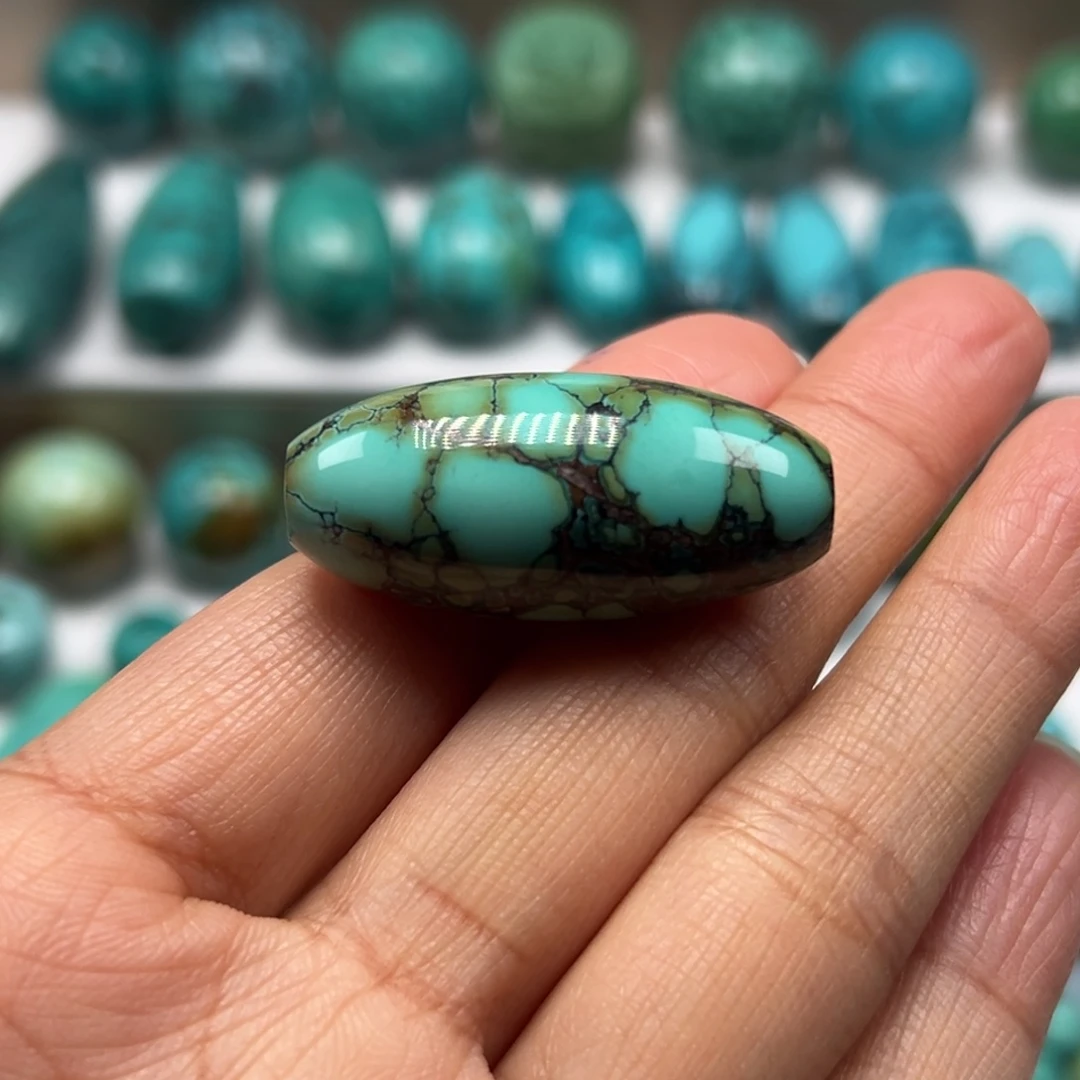 绿松石未镶嵌珠宝奇石