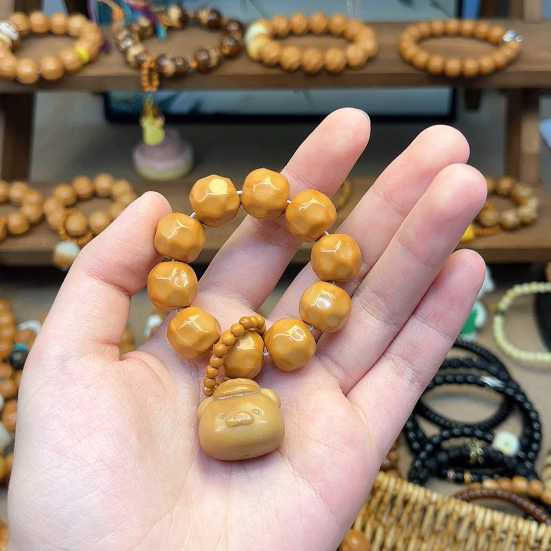 猴头核桃吊坠J**y手捻搭配小猪