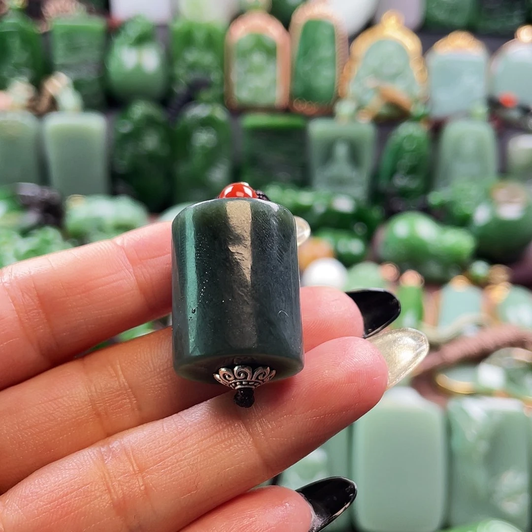 和田玉挂件未镶嵌大**窝