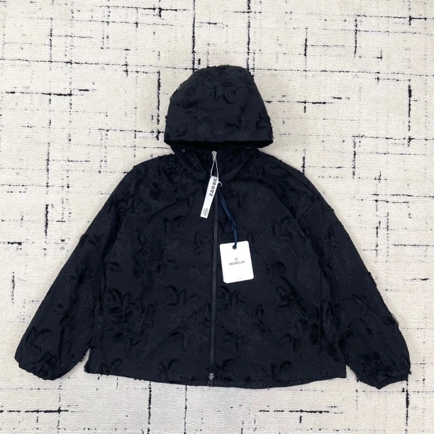 未使用 MONCLER CHARMEIL 黑色纹理花卉图案夹克外套 2码 1574
