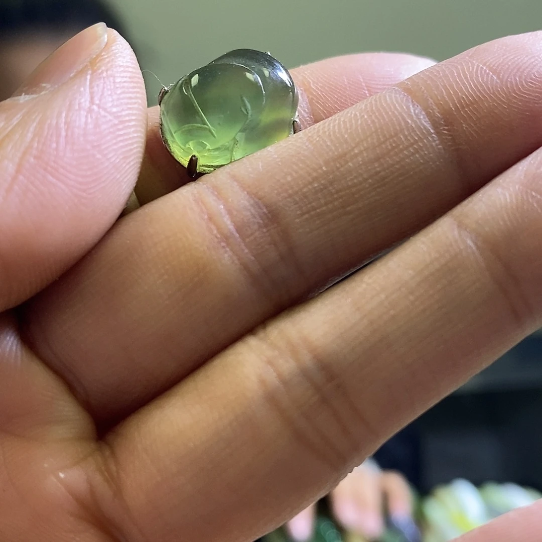 岫玉未镶嵌戒指一个