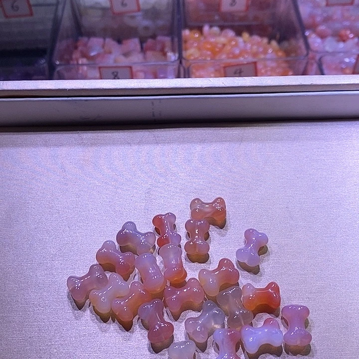 未镶嵌颈饰玛瑙/玉髓骨头一个