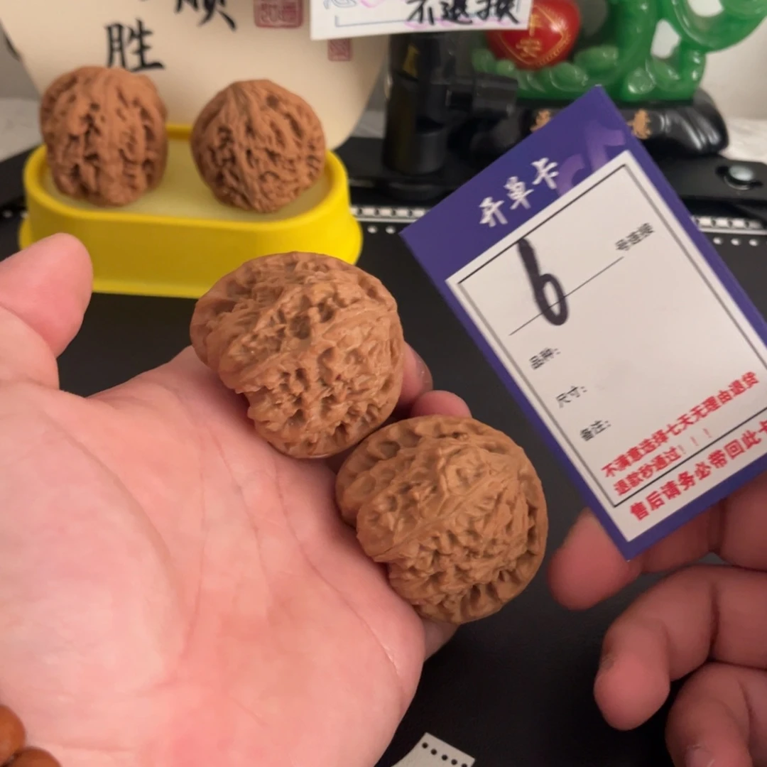 文玩核桃吊坠46三角白