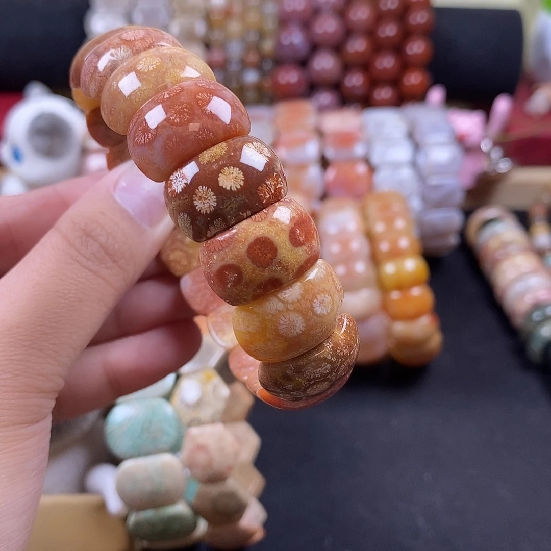 知***乐硅化珊瑚（珊瑚玉）未镶嵌手牌