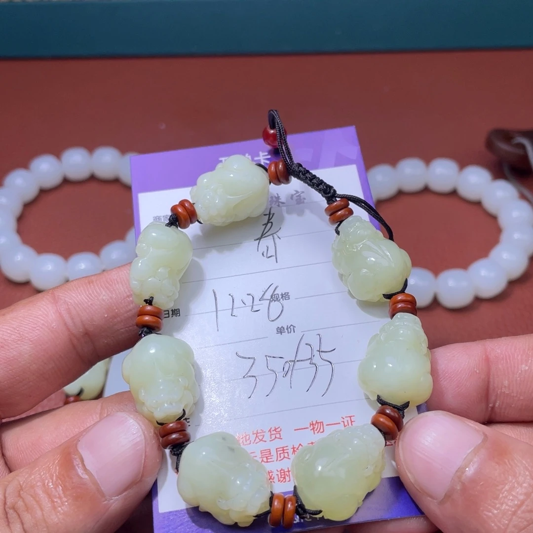 春***天和田玉未镶嵌挂件