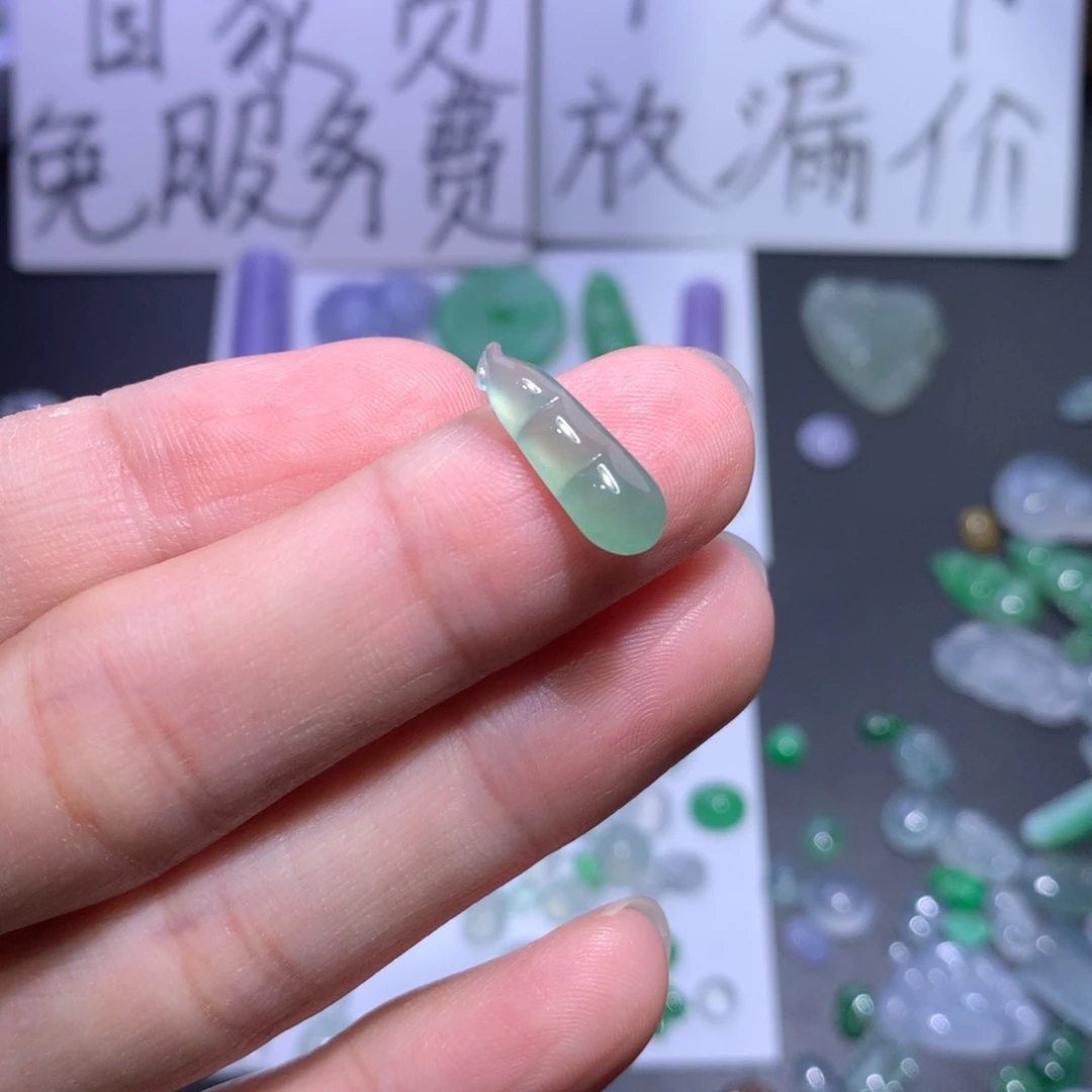 翡翠颈饰未镶嵌绿豆