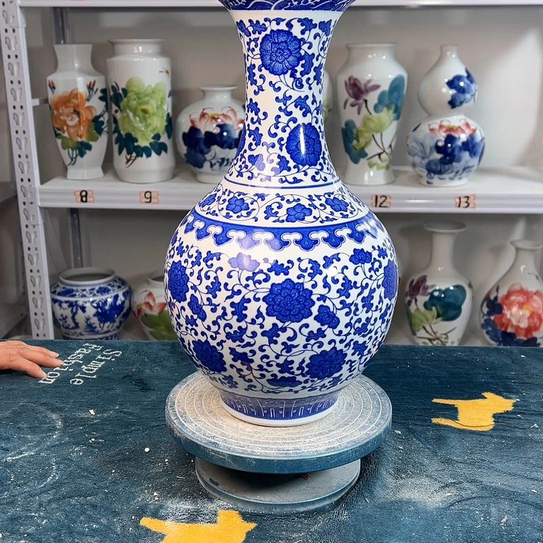 摆件景德镇陶瓷缠枝