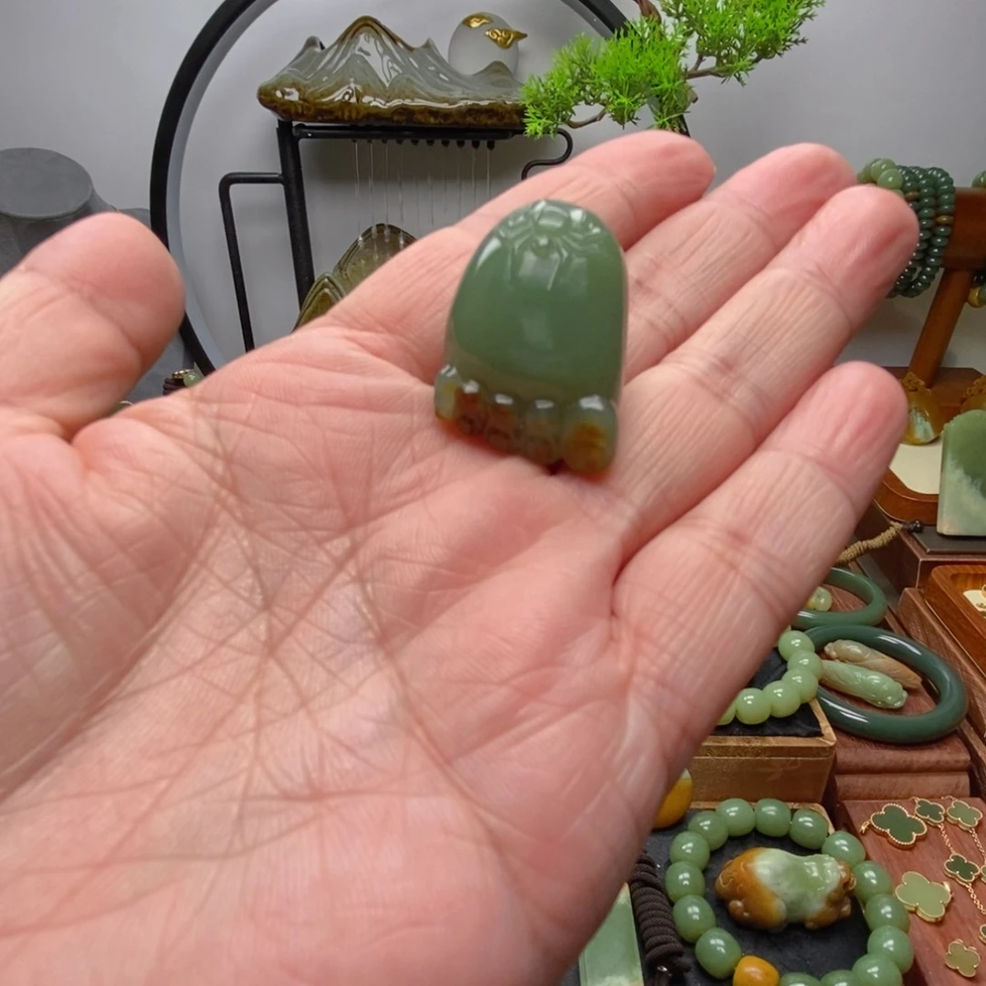 岫岩河磨玉（透闪石质玉）吊坠未镶嵌