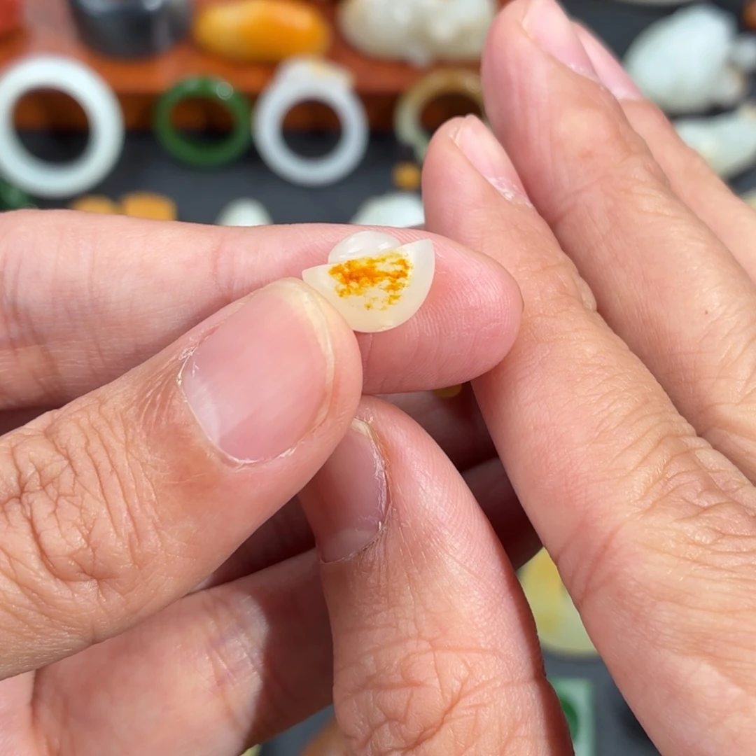 王****和田玉未镶嵌颈饰